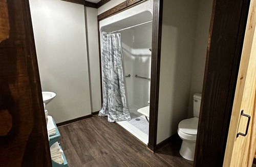 Timpson Hotel | Handicap Accessible Cozy 1-bedroom with WiFi and AC in charming Timpson