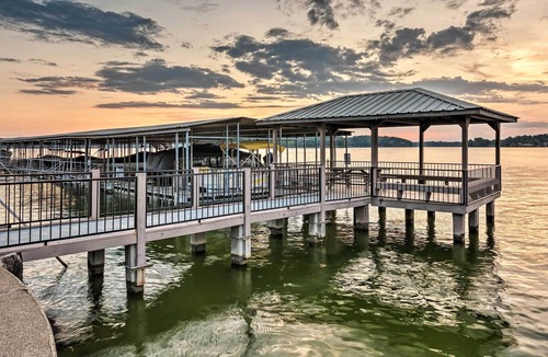 Lake Hamilton Condo | 'Hands Down' Condo 4 Miles to Oaklawn Horse Racing