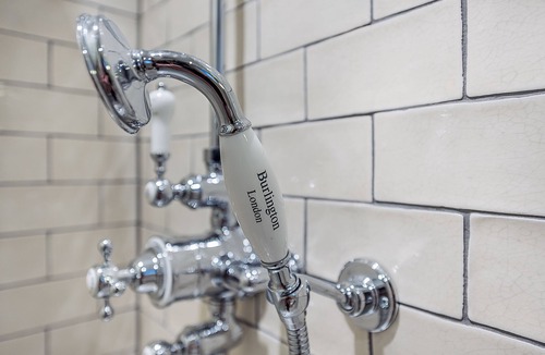 Campden Apartment | Handsome Kensington Studio