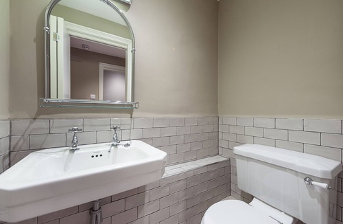 Campden Apartment | Handsome Kensington Studio