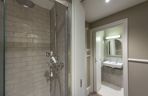 Campden Apartment | Handsome Kensington Studio