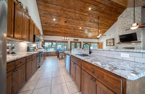 Sabinal House | Hang Your Hat, Private pool, Free Golf @ Frio River Vacation Rentals