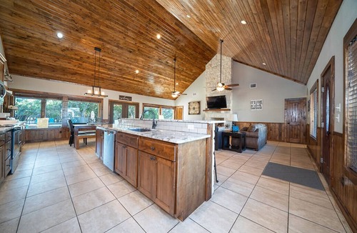 Sabinal House | Hang Your Hat, Private pool, Free Golf @ Frio River Vacation Rentals
