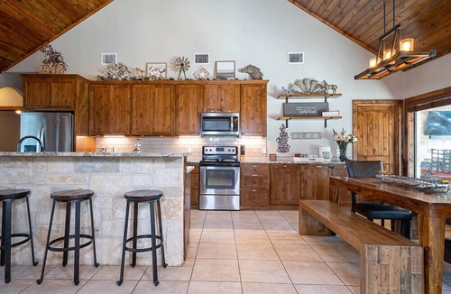 Sabinal House | Hang Your Hat, Private pool, Free Golf @ Frio River Vacation Rentals