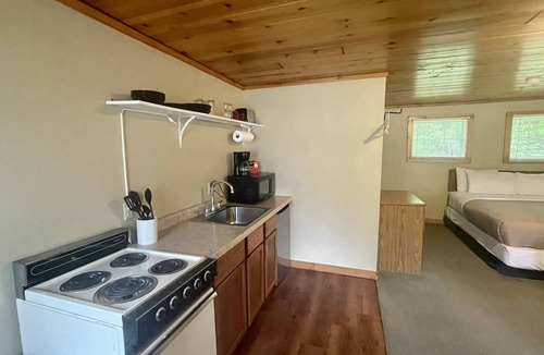 Barnum Hotel | Hanging Horn Lakeside Resort