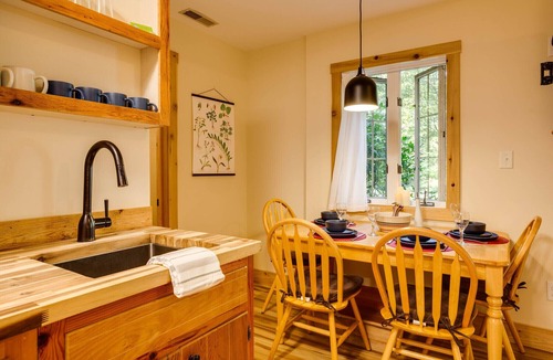 Tyro Apartment | Hanging Rock Cabin -