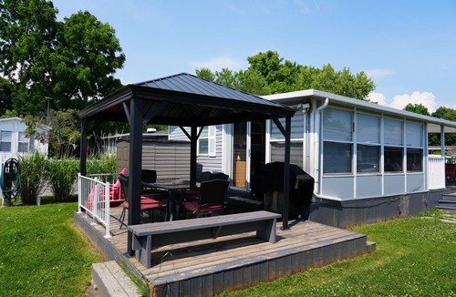 Sherkston Cottage | Hangout at newly renovated large corner lot Sherkston Shores Resort at lake Erie