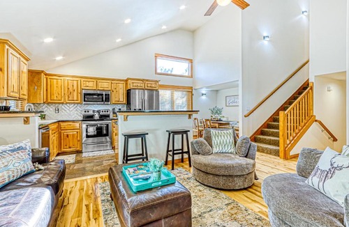 Three Rivers House | Hank's Hideaway