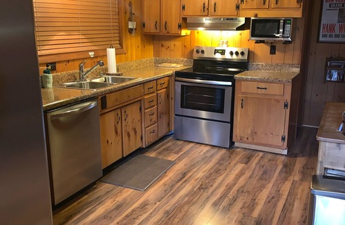 Chalet Village Ski Chalet | Hank Williams Cabin 2 Bedrooms, 2 Baths, Wi-fi, Must See Chalet, Great location