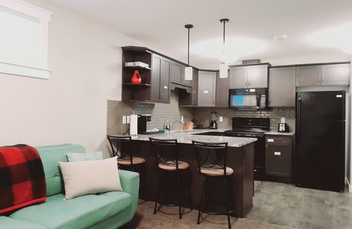 Regina House | Hanuel’s Place is an elegant and cozy suite in Regina Saskatchewan, Canada