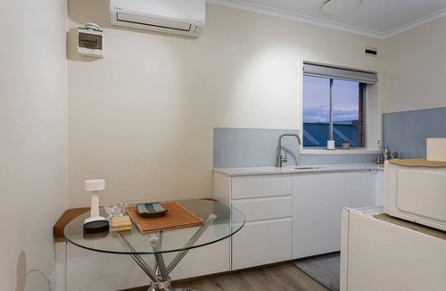 Thornbury Apartment | Happening Harold Street!