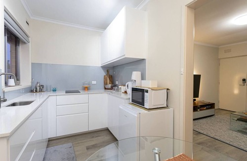 Thornbury Apartment | Happening Harold Street!