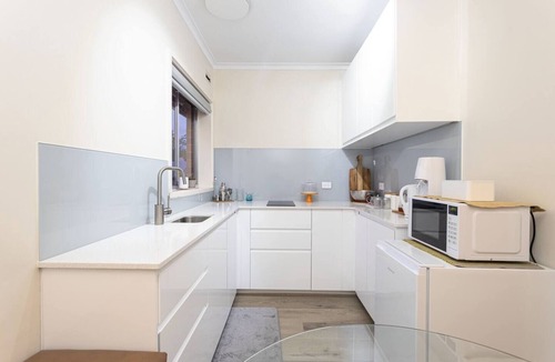 Thornbury Apartment | Happening Harold Street!