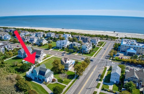 Admiral Estates House | HAPPILY EVER AFTER BEACH HOUSE