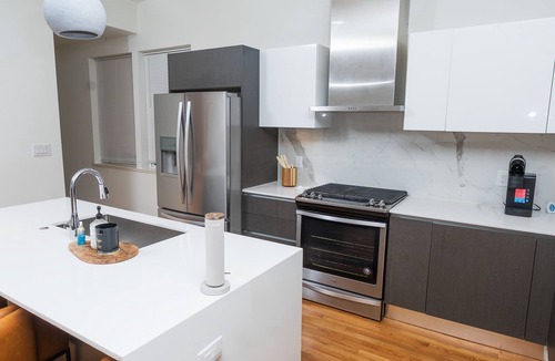 Cedars Apartment | Happiness at NO-CHARGE in walkaway Akard Travelbae Luxe Haus