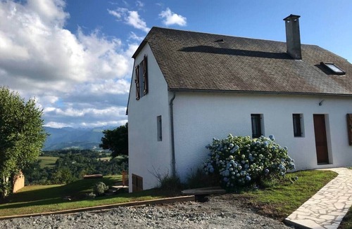 Mauvezin Ski Chalet | Happiness: gîte facing the Pyrenees