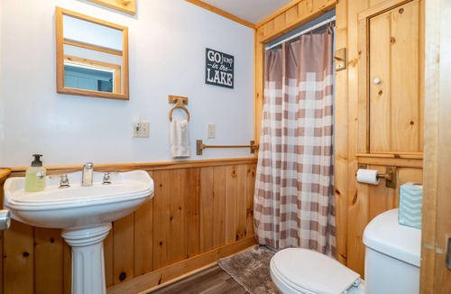 Northville Cottage | Happiness is checking into a Vrbo like this!