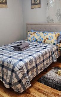 Lower Vailsburg House | Happiness queen room 3