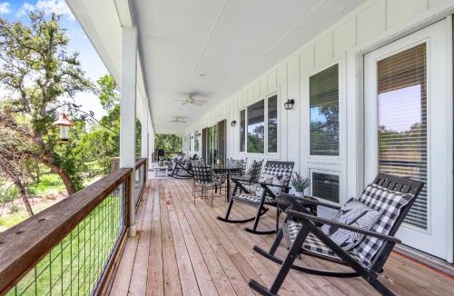 Blanco House | Happiness Ranch - Oak Tree House