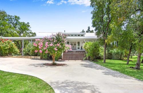Blanco House | Happiness Ranch - Oak Tree House