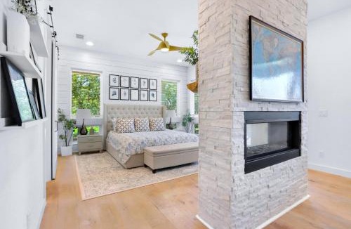Blanco House | Happiness Ranch - Oak Tree House