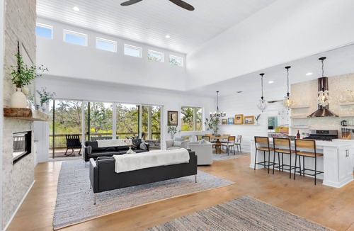 Blanco House | Happiness Ranch - Oak Tree House | Elegant 2/2 with Water Views