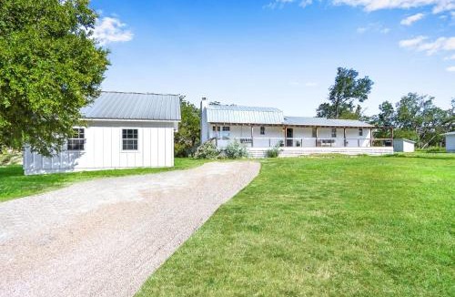 Blanco House | Happiness Ranch - Pecan Tree House