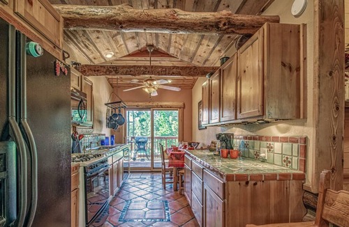 Ruidoso Cabin | Happy Bears Cabin | Beary Cozy Getaway w/Fireplace & Forest Views