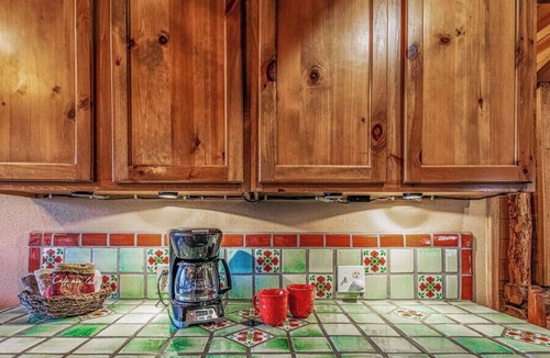 Ruidoso Cabin | Happy Bears Cabin | Beary Cozy Getaway w/Fireplace & Forest Views