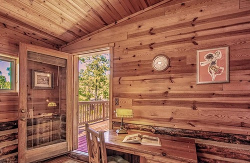 Ruidoso Cabin | Happy Bears Cabin | Beary Cozy Getaway w/Fireplace & Forest Views