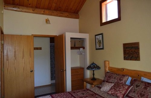 Winthrop Apartment | Happy Cabin: Small Studio