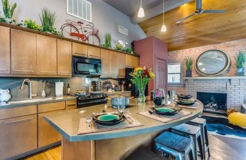 West University House | Happy Cactus Walkable 2BR by UofA and Parking
