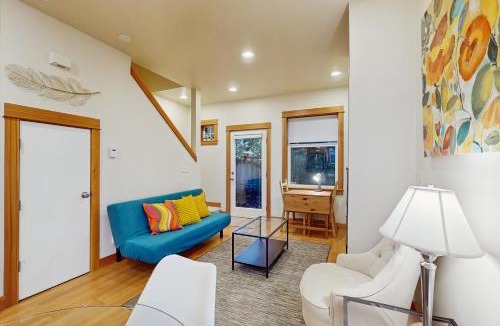 Squire Park House | Happy Central Seattle Townhouse