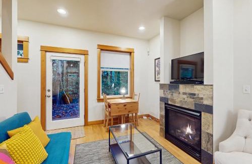 Squire Park House | Happy Central Seattle Townhouse