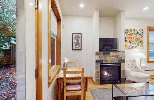 Squire Park House | Happy Central Seattle Townhouse