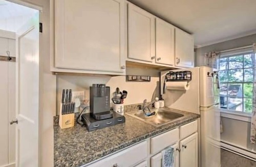 Edgecomb Cottage | Happy Cottage Near Everything 11