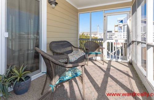 Ocean City Beach House | Happy Feelings - Cute Cottage with Screen Porch