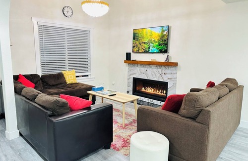 Mukilteo House | Happy Gathering House