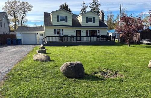 Lake Erie Beach House | Happy Haven- close to beach and Mickey Rats-recently bought