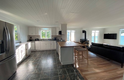 Youngstown House | Happy Haven on Lake Ontario