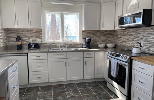 Youngstown House | Happy Haven on Lake Ontario