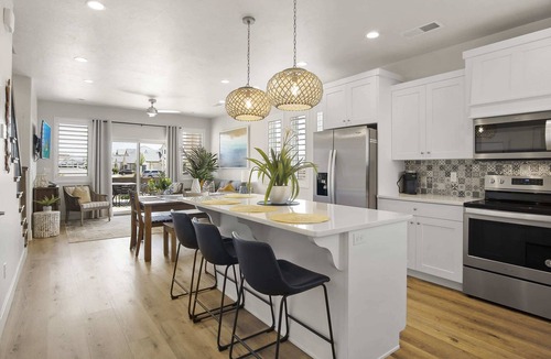 Washington Fields Condo | Happy Hawaiian Themed Condo!