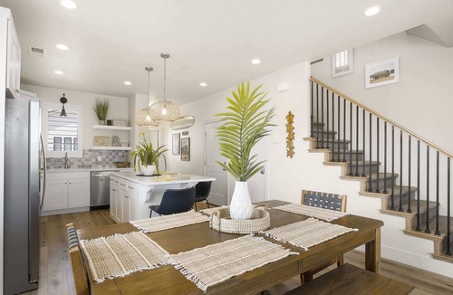 Washington Fields Condo | Happy Hawaiian Themed Condo!