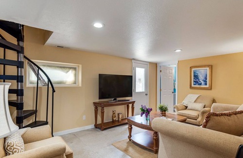 Manson Villa | Happy Hidden Hangout