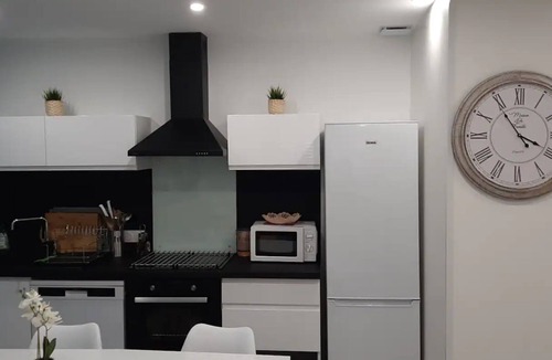 Lunel Bed & Breakfast | Happy Home For You Lunel : Nice Suite with parking.