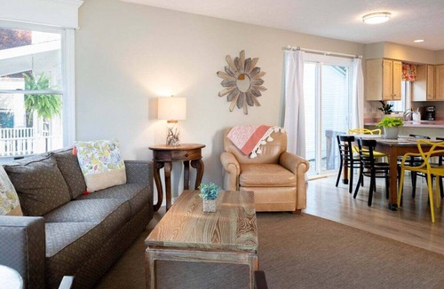 Ottawa Beach House | Happy Hour at Ottawa Beach