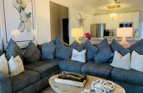 Isla Del Sol House | Happy House, minutes to the Beach!