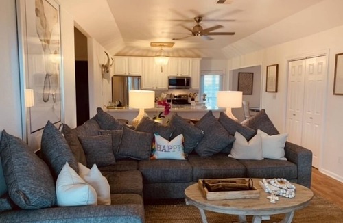 Isla Del Sol House | Happy House, minutes to the Beach!