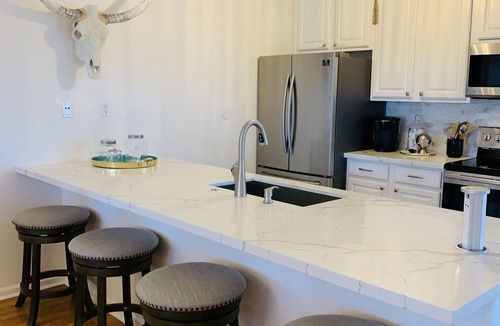 Isla Del Sol House | Happy House, minutes to the Beach!