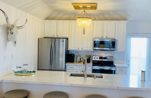 Isla Del Sol House | Happy House, minutes to the Beach!